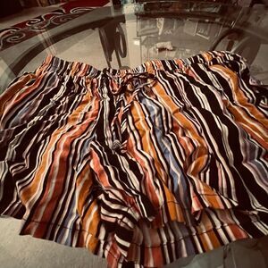 Striped shorts 